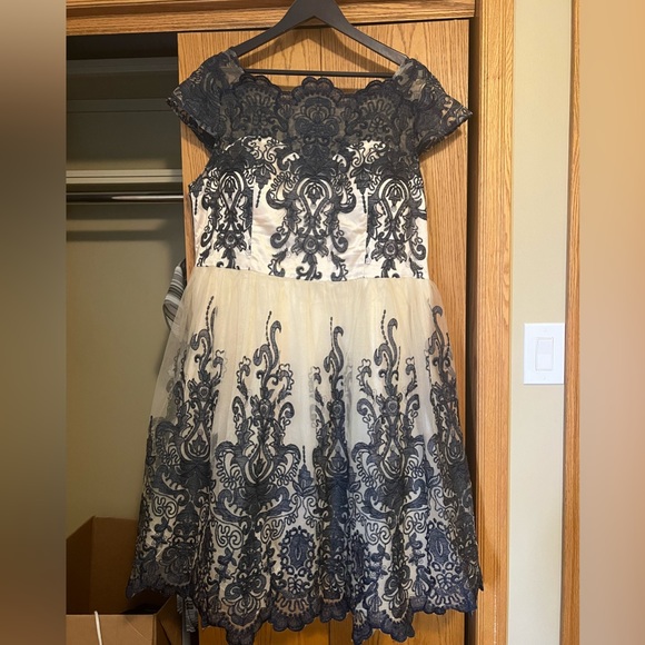 Plus size women’s navy and cream mid length prom/unconventional wedding dress - Picture 2 of 3